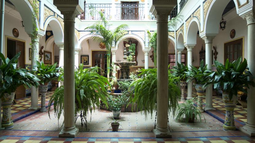 popular Andalusian Courtyard Style with Ample Foliage and Arching Doorways | padstyle.com